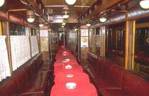 Ehem.Flohmarkt Hochbahnhof Nollendorfplatz (1973-1991)Einer der 16 U-Bahnwagen Typ A2,war als Restaurant eingerichtet.(Archiv P.Walter)