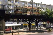 Ehem.Flohmarkt im Hochbahnhof Nollendorfplatz (1973-1991)Ab 1978
pendelte eine Strassenbahn Typ TM 36 auf der Hochbahnstrecke zwischen dem Bahnhof Nollendorfplatz und B�lowstrasse f�r  Nostalgieker  Heute fahren hier wieder die Z�ge der Linie U2(Archiv P.Walter)