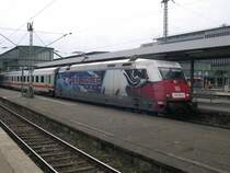 Werbeloks 2009 - Als Adler verkleidet hat sich am 26.03.2009 die 101 070 vor IC 118 Oberstdorf-M�nster in Westfalen, als sie in Stuttgart einen zwangsweisen Fahrtrichtungswechsel einlegt.