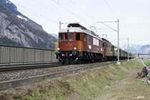 Die Ae 6/8 205 sieht man selten unterwegs, deshalb nahm ich die Reise nach Erstfeld gerne auf mich, um diese wundersch�ne Lokomotive vor dem Nostalgie-Rhein-Express fotographieren zu k�nnen. Hinter der Ae 6/8 ist noch die Re 4/4 178 der BLS zu sehen. Das Bild entstand am 28.3.09 kurz vor Erstfeld.