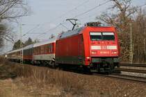 101 092 mit CNL 483 (Kopenhagen - Innsbruck, mit Kurswagen aus Moskau) am 28.03.2009 in Haar (bei M�nchen).