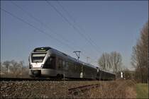 ET22006 und ein ET23 sind in den Ruhrwiesen als ABR99610 (RE16  Ruhr-SIEG-Express ) nach Iserlohn/Siegen unterwegs. (20.03.2009)
