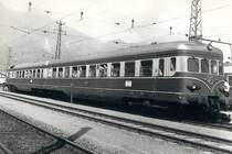 BR 5145 als Korridorzug Innsbruck - Lienz �ber Fortezza und San Candido.  Innsbruck 08/1968.  In der Zeit war noch Kontrolle bei jeder Grenze und dieser Zug war durch Italien erlaubt aber ohne Halte (und ohne Kontrolle) auf dem italienischen Territorium.
T�ren waren gesperrt...  