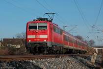 111 074 ist zur Mittagszeit des 25.01.09 recht flott gen Zielbahnhof Aalen unterwegs. Mit ihrer RB 37154 von Donauw�rth kommend hat sie soeben den Hp Hofen(b Aalen) ohne Halt durchfahren. Aufgenommen am Km 75,8 der Remsbahn (KBS 786).