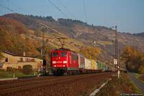 151 066 bringt am Nachmittag des 25.10.08 einen Containerzug durch das Maintal in Richtung Gem�nden. Aufgenommen am Km 29,4 der KBS 800 in H�he Gambach.