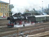 50 3648-8 verl�sst mit ihrem Sonderzug den Chemnitzer Hauptbahnhof. Durch einen Schieberschaden klang sie sehr gew�hnungsbed�rftig.
