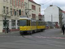 Berlin: Stra�enbahnlinie 60 nach S-Bahnhof Adlershof an der Haltestelle K�penick Bahnhofstra�e/Seelenbinderstra�e.