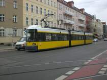 Berlin: Stra�enbahnlinie 63 nach Johannisthal Haeckelstra�e an der Haltestelle K�penick Bahnhofstra�e/Seelenbinderstra�e.