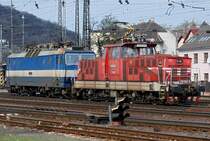ZSR 210 062 vor ZSR 363 141, fotografiert am 22.03.2009 am Hauptbahnhof in Bratislava.