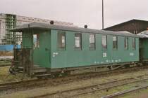 SDG / DR - Personenwagen 970-280 im Bahnhofsareal von Radebeul im Nov.2004