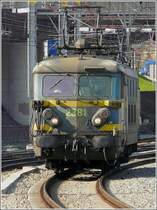 Nach geleisteter Schubarbeit kehrt die E-Lok 2381 zur�ck in den Bahnhof Li�ge Guillemins. 30.03.09 (Jeanny) 