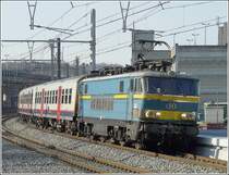 Der abendliche P Zug Br�ssel-Welkenraedt, bestehend aus E-Lok 1602 und M 4 Wagen, f�hrt am 30.03.09 in den Bahnhof Li�ge Guillemins ein. (Jeanny)