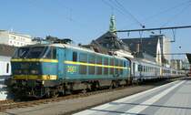 Zwischen diesen beiden Bildern (ID 276894 und ID 276 896) liegt  der ganze Monat M�rz, 3600 km Bahnfahrt ohne nennenswerte Zwischenf�lle und 761  Klicks . Von Zahlen und Statistik abgesehen aber sind die Kontakte zu zahlreichen Bahnbilderfotografen. F�r die vielen sch�nen Stunden m�chte ich mich hier herzlich bedanken.
SNCB 2007 mit IC 296 kurz vor der Abfahrt in Luxembourg am 31. M�rz 2009