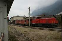 Bm 4/4 18442 mit Hilfswagen der Schadenwehr Erstfeld bei einer Aufgleis�bung. Aufgenommen am 31.03.2009