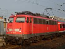 110-403-3 kam mit N Wagen als Verst�rkerzug aus Minden in Hannover an.