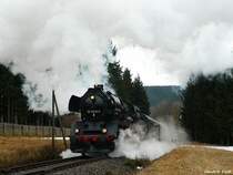 Die Qual f�r 50 3648 war noch in ganz ausgestanden, wenige hundert Meter trenne die Reko-50 noch vom Brechpunkt. Aufgenommen bei Walthersdorf am 28.03.2009