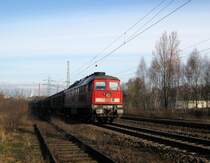 233 702-0 f�hrt am 31.03.09 mit einem Schiebewandwagenzug aus Cuxhaven durch Hamburg-Unterelbe Richtung Maschen.