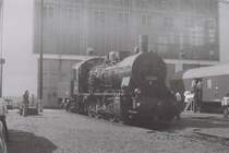 57 3297 steht anl��lich einer Fahrzeugausstellung am 26.08.1985 im Bw Magdeburg.