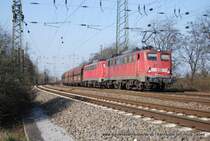 140 824-4 f�hrt am 2. April 2009 mit GZ durch Duisburg Obermeiderich