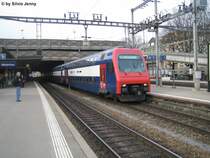 Eine S16 verl�sst am 28.3.09 den Bhf. Winterthur mit dem Ziel Thayngen. Leider ist das Ziel ''Thayngen'' auch bei den DPZ mit Matrix Anzeige immer noch nicht einprogrammiert. Wahrscheinlich wird dies auch nicht mehr geschehen, so kurz vor dem KIS-Einbau...
