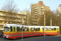 WSB 236 am 2.4.2009 an der Endhaltestelle K�nigsberger Stra�e. Dieser Triebwagen wurde general�berholt und in den neuen Farben der WSB lackiert. Innen ist er, soweit erkennbar, unver�ndert gebleiben. Damit bleiben die aus den 60er-Jahren stammenden D�WAGs wohl noch einige Zeit im Dienst, sch�n!