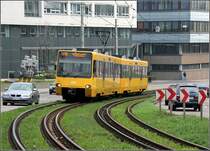 - Grün inmitten der Bundesstraße -

Der Rasenbahnkörper zwischen den Stationen Glockenstraße (Mahle) und Rosensteinbrücke an der U13. 

03.04.2009 (M)