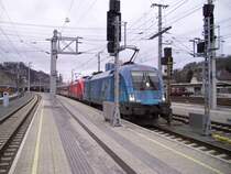 Hier der Transalpin mit der 1116 080 ( UEFA ) und 1116 090 in Feldkirch am 28.3.2009. Das Signal st�rte leider :(

Lg