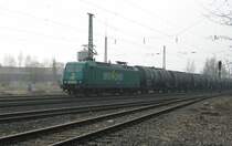 145-CL 003 der R4C (diesmal sauber, vor 14 Tagen sah das noch anders aus, da wurde schon auf die Lok geschrieben, dass sie eigentlich gr�n ist) mit Kesselwagenzug in Fahrtrichtung Norden durch Eschwege West. 04.04.2009.