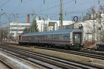 Nachschu� auf IC 8 (Ersatz f�r ICE 108) am 21.01.09 am Heimeranplatz. Zuglok 110 333
