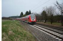 Nun hab ich mal gehofft, einen Karlsruher Steuerwagen ablichten zu k�nnen, stattdessen kam dieser RE zum Vorschein, der seine Fahrt nach T�bingen bald geschafft hat.
(Reutlinger Tierheim; KBS 760; 4.04.09)
