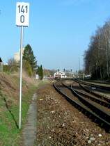  Merkw�rdig  Kilometrierung 141-0 und 22-0,
(tats�chlich sind die beiden Schilder nur ~32mtr. voneinander entfernt) 