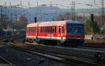 33 Minuten Marburg Hauptbahnhof (VII). RB 23636 mit 628 228-9 macht sich auf den Weg nach Erndtebr�ck. (03. April 2009, 18:25)