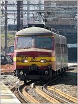 Einfahrt der AM75 827 am 30.03.09 in den Bahnhof von Namur. (Jeanny) 