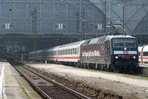 Das Highlight des Tages: Die M�rklin Lok 120 159-9 steht hier im Bahnhof von Leipzig Hbf bereit und wartet auf die Weiterfahrt mit dem IC 73930 nach Berlin Gesundbrunnen(+6). 04.04.2009