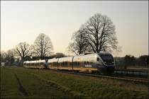 Abendstimmung �ber dem M�nsterland... VT726 und VT706 verlassen als RB67 (NWB81558)  DER WARENDORFER , M�nster(Westf)Hbf - Bielefeld Hbf, Raestrup-Everswinkel und brummen nun in Richtung Warendorf. Auf�llig ist das der VT726 mit seiner Aufschrift Niedersachsen.
(31.03.2009)
