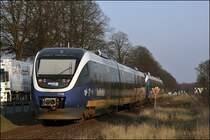 Nachschuss auf den VT726 und VT708 die als RB67 (NWB81558)  DER WARENDORFER  nach Bielefeld Hbf unterwegs sind. Die beiden m�ssen wegen den Bahn�berg�ngen auf 20 Km/h abbremsen. Also ein leichtes den Zug mit ca. 80 Km/h auf der Bundesstra�e einzuhollen....
