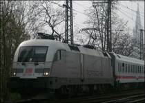 182 004 mit IC 1808 bei der Durchfahrt von K�ln Messe Deutz 5.4.2009