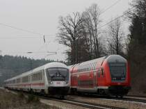 Zugbegegnung am 04.04.2009 in A�ling, der IC fuhr nach M�nchen der RE nach Salzburg. 