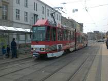 Cottbus: Stra�enbahnlinie 3 nach Sandow an der Haltestelle Stadthalle.