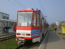 Cottbus: Stra�enbahnlinie 4 nach Neu Schmellwitz an der Haltestelle Zuschka.
