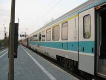 EC 112 mit einem ausserplanm�ssigen HZ-Wagen.Am 06.04.09 beim Halt in Bensheim.