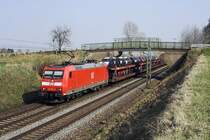 185 064 mit G�terzug hat gerade den ehemaligen Bahnhof Taimering durchfahren.
