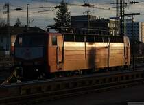 Durchreisestopp in Karlsruhe (I). Am Abend gl�nzt 181 215-5 in der Abendsonne. (29. M�rz 2009, 19:12)