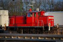 Durchreisestopp in Karlsruhe (IV). Weil sie so sch�n rot ist, 363 172-8 nochmal bei ihrem Sonnenbad. (29. M�rz 2009, 19:17)