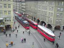 Blick vom K�figturm: Alle Ende M�rz in Bern eingesetzten Wagentypen auf einem Bild. Links Be4/6 755, rechts vorn Be4/8 732, dahinter Be8/8 718 und Anh�nger 328. 30.M�rz 2009.