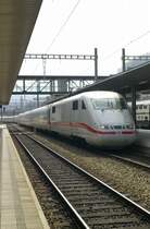 ICE 1 bei der einfahrt in den Bahnhof Spiez.
08.04.2009