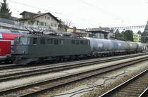 Re 6/6 wartet auf die weiterfahrt in Spiez.
08.04.2009