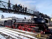 01 1533-7 wird anl�sslich des  HausruckDampfEvent  m�chtig bewundert;090228