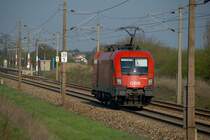 Nachschu� auf die 1116 030 am 08.04.2009 in Richtung Norden. Die Aufnahme entstand kurz vor der Haltestelle Helmahof.