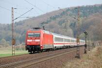 101 012 mit IC 2374 am 08.04.2009 durch Einbeck-Salzderhelden. N�chster Halt: Northeim(Han)